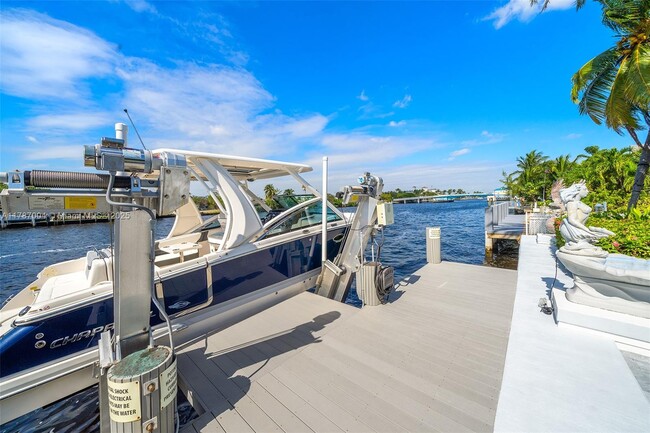 Building Photo - 301 S Riverside Dr
