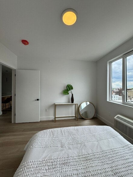 Building Photo - 36 Madison St