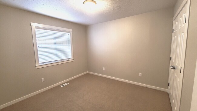 Building Photo - 2130 Strauss Ct E