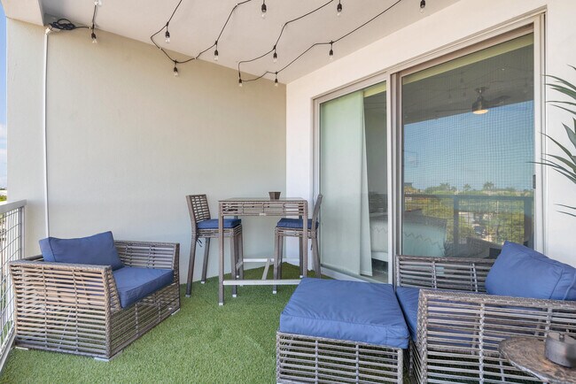 Building Photo - 236 SE 5th Ave