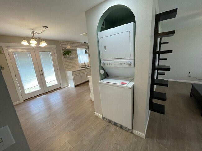 Building Photo - 781 N 950 W St