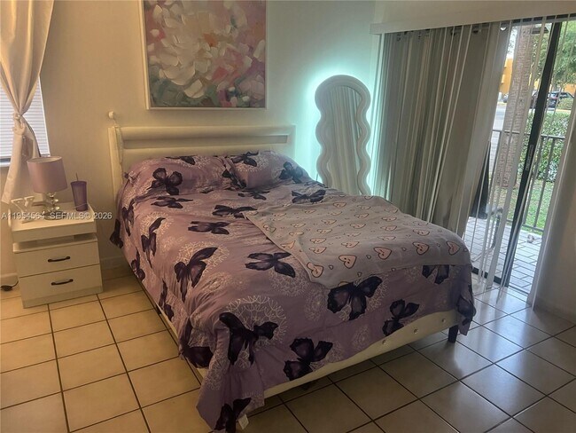 Building Photo - 526 NW 114th Ave