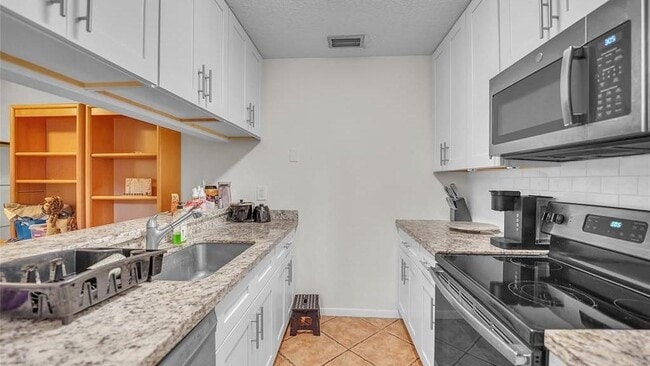 Building Photo - 3655 Cocoplum Cir