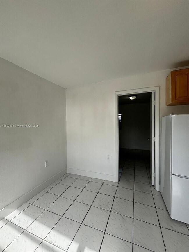 Building Photo - 1660 SW 24th Ave