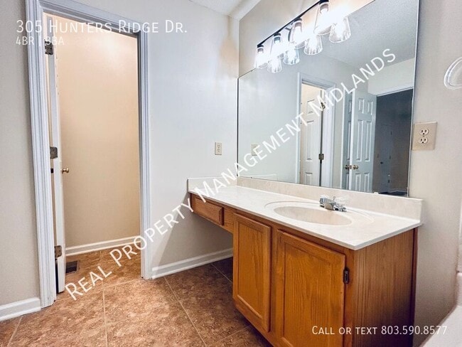 Building Photo - 305 Hunters Ridge Dr