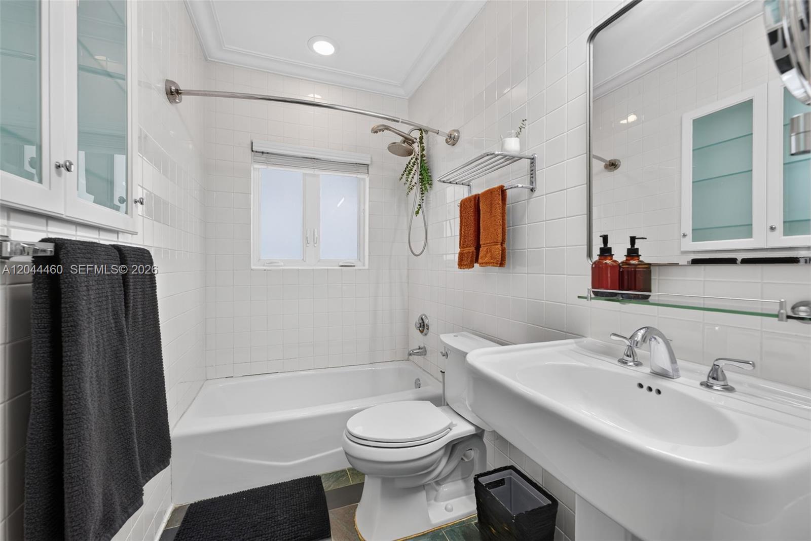 Building Photo - 1710 Segovia St