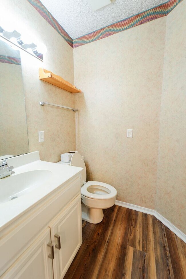 Building Photo - This newly remodeled house is the perfect cozy place to call home. It is 2 bed, 1.5 bath and pet ...