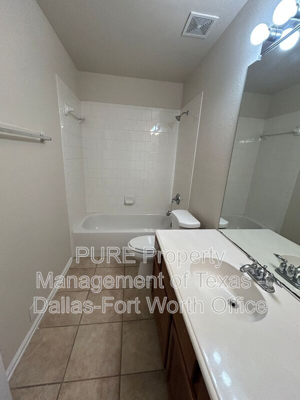 Building Photo - 625 Spanish Oak Ct