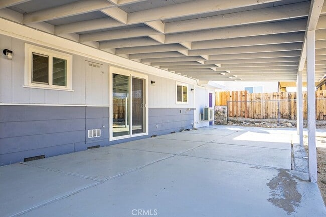 Building Photo - Beautiful 2 Bedroom Home