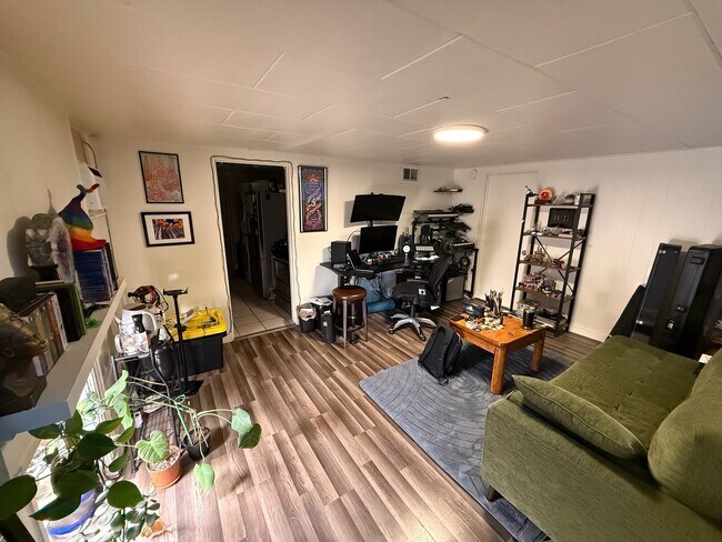 Building Photo - 1067 S 400 E