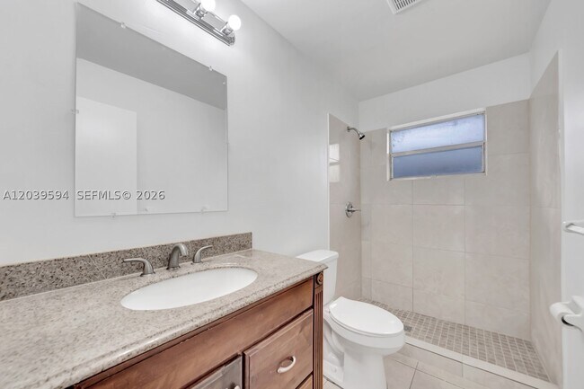 Building Photo - 2610 Riverland Dr