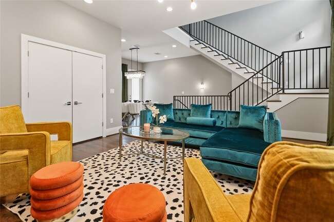 Building Photo - 2105 Hadley St