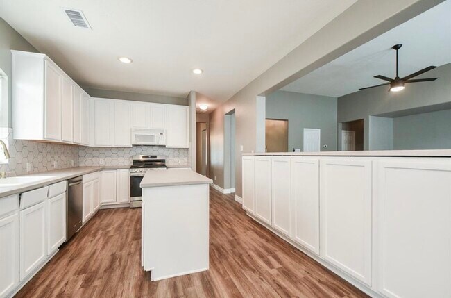 Building Photo - 18 E Knightsbridge Dr