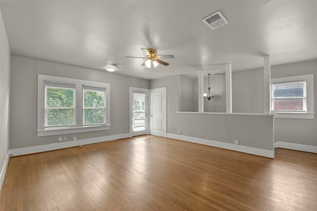 Building Photo - 420 W Clay St