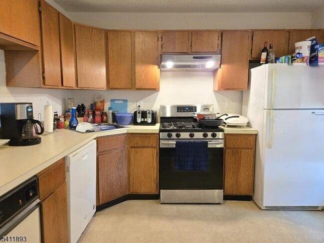 Building Photo - 27 Woodward Ln