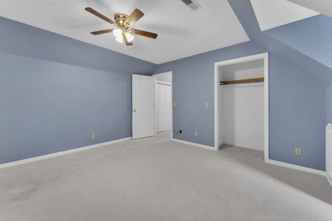 Building Photo - Spacious 4BR, 4BA Home with Lake Views in Belle Terre Acres $2,225/mo rent***