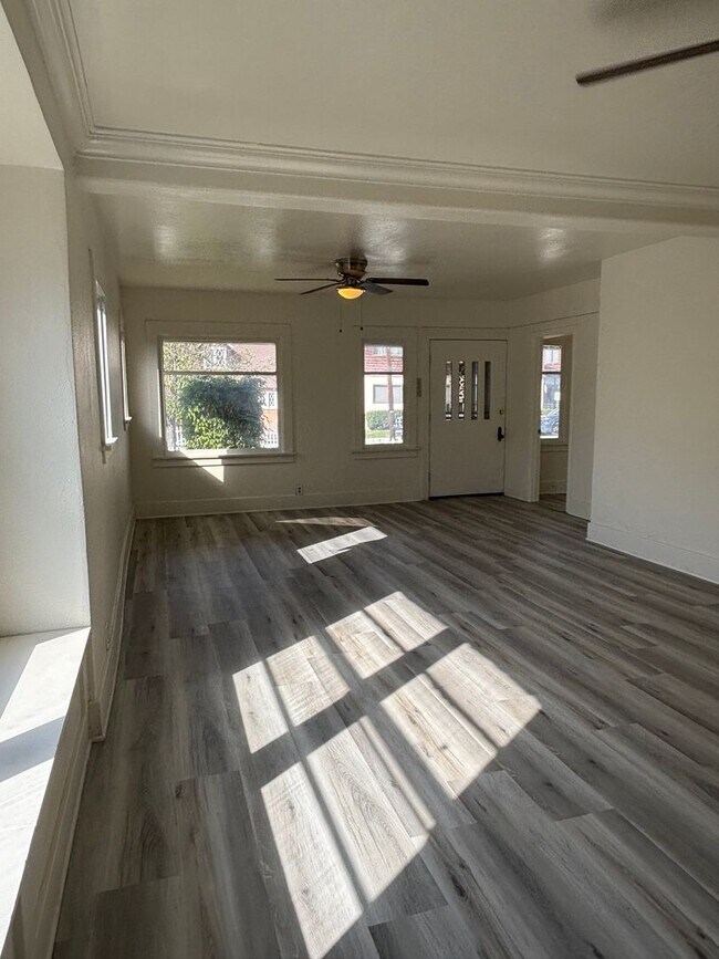 Building Photo - 1710-1712 Obispo Ave