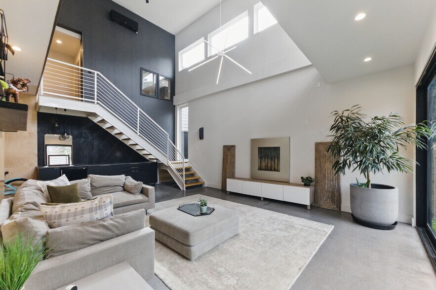 Building Photo - 1742 Ridgeway Ave NW