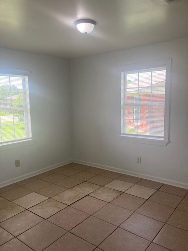 Building Photo - Gulfport 3 Bedroom