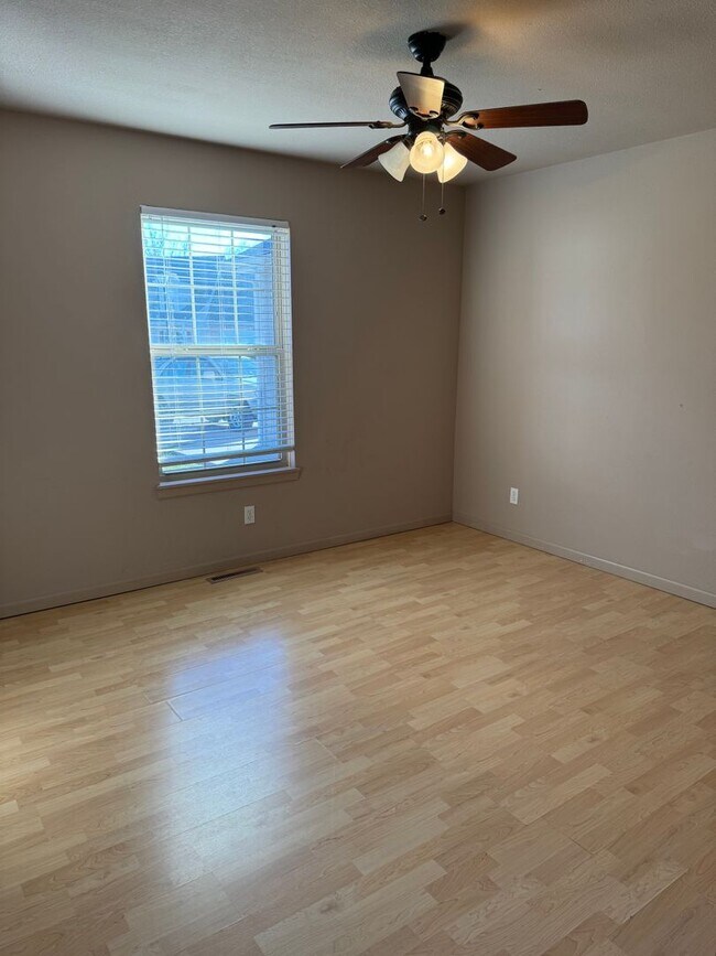 Building Photo - 403 Camel Ct