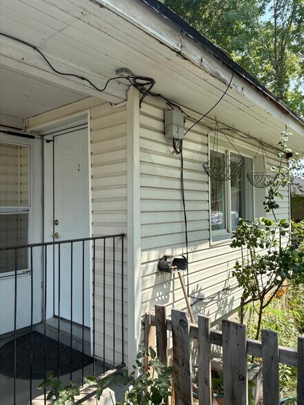 Building Photo - 44 E Claybourne Ave