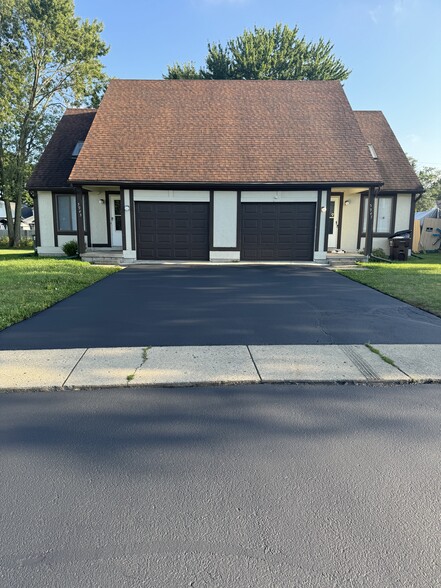 Building Photo - 5945 Red Oak Dr