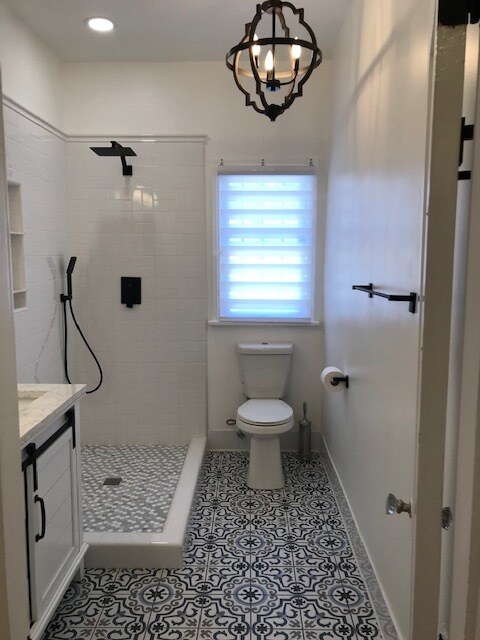 Bath - 916 S Orange Grove Ave