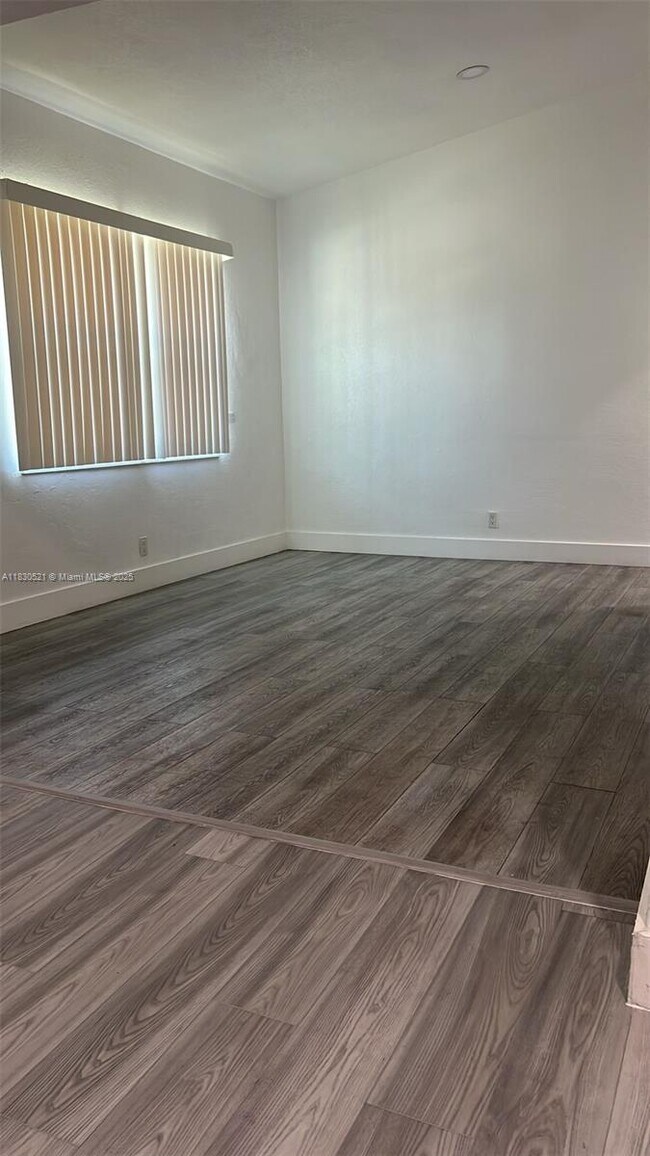 Building Photo - 1524 S 24th Ct