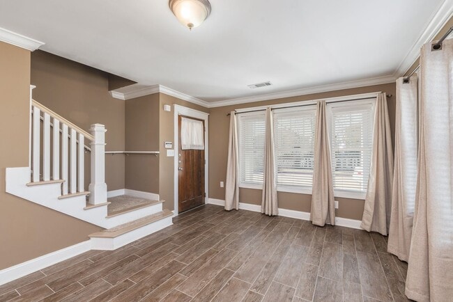 Building Photo - Live at the Woodlands!AVAILABLE FOR AUGUST...