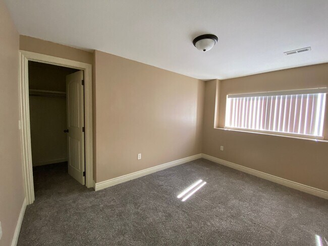 Building Photo - MINUTES FROM FT. RILEY! TWO CAR GARAGE!