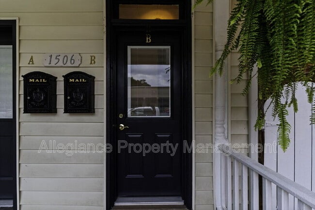 Building Photo - 1506 B Mt Vernon Ave