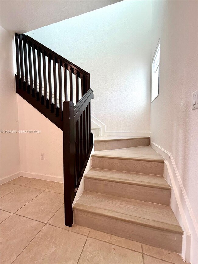 Building Photo - 405 NE 208th Terrace