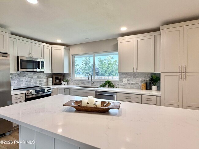 Building Photo - 7216 E Grandview Dr