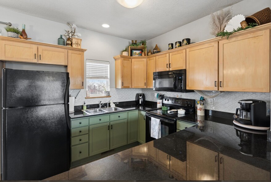 Kitchen - 301 SE 11th St