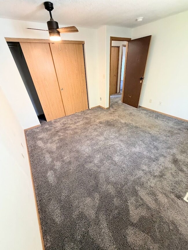 Building Photo - Spacious Keizer Home with Large Fenced Backyard