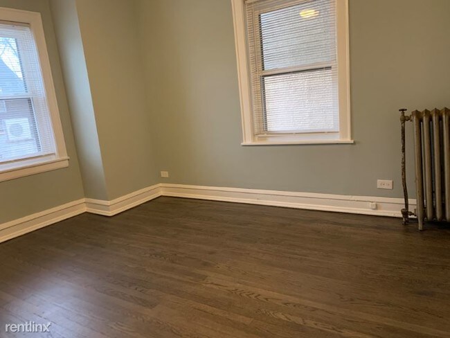 Primary Photo - Studio, 1 bath Apartment - 1233 Chicago Ave