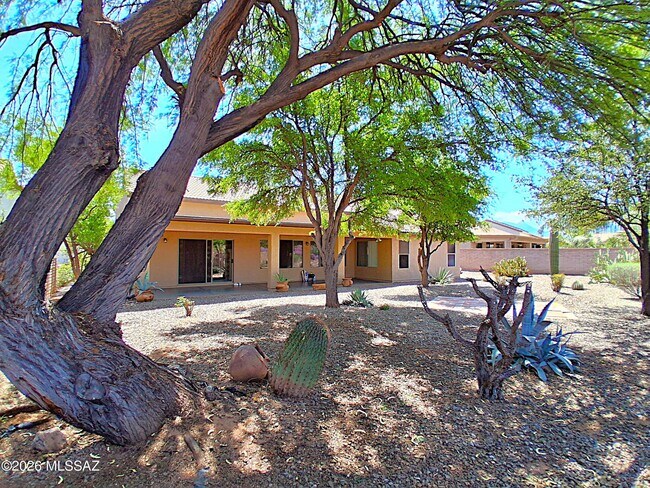 Building Photo - 995 N Western Sunset Dr