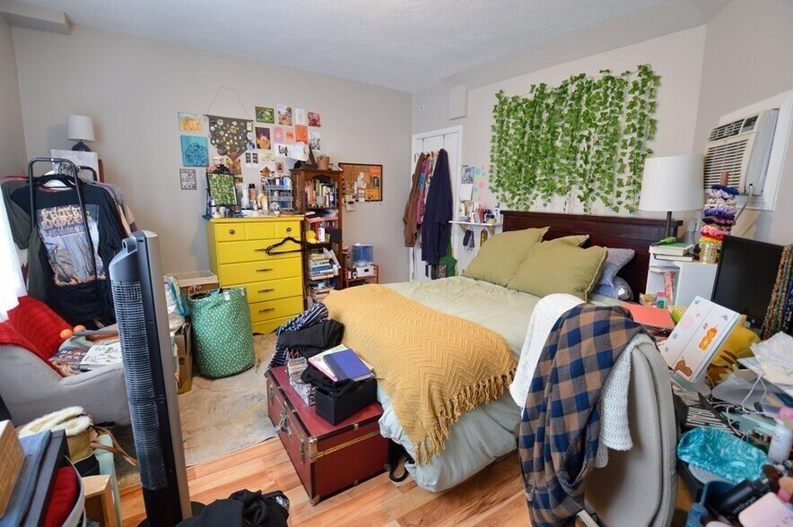 Building Photo - 22 Sutherland Rd