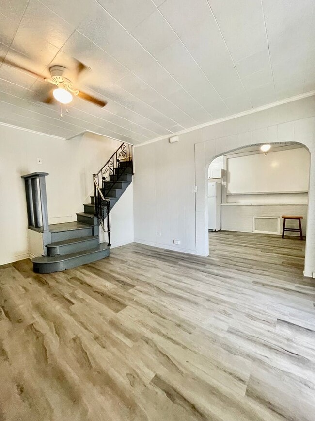 Building Photo - 3 Bedroom Home Available Now