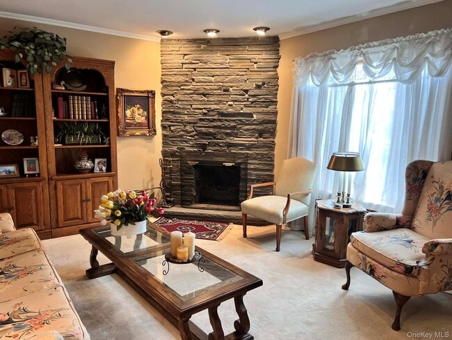 Building Photo - 454 Roy St