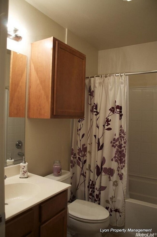 Building Photo - Cozy Condo nestled in Syrah at Natomas!