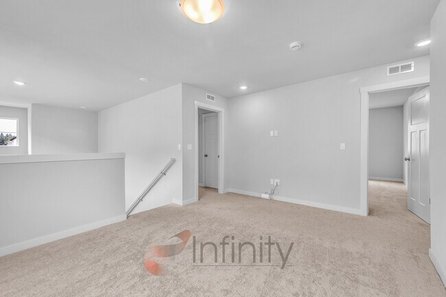 Building Photo - 8943 SW Vermillion Dr