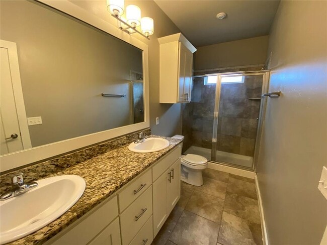 Building Photo - 809 Lakeview Dr