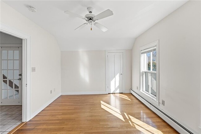 Building Photo - 686 Hope St