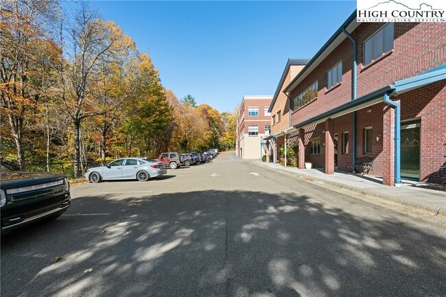 Building Photo - 610 State Farm Rd