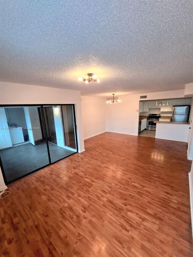 Building Photo - 20130 NE 3rd Ct