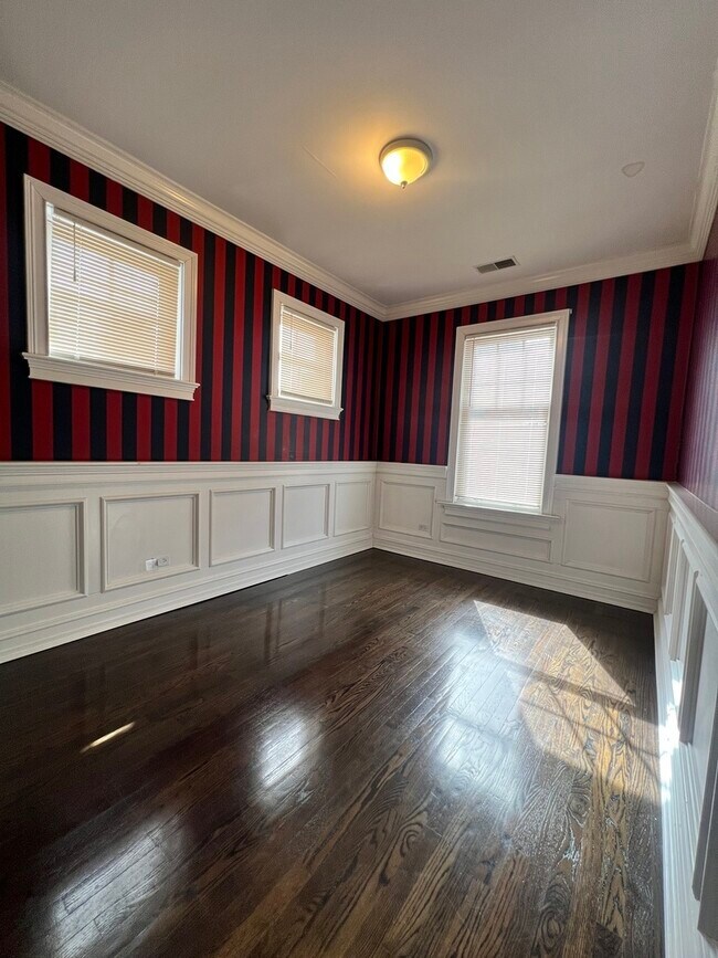 Building Photo - 2008 S Calumet Ave