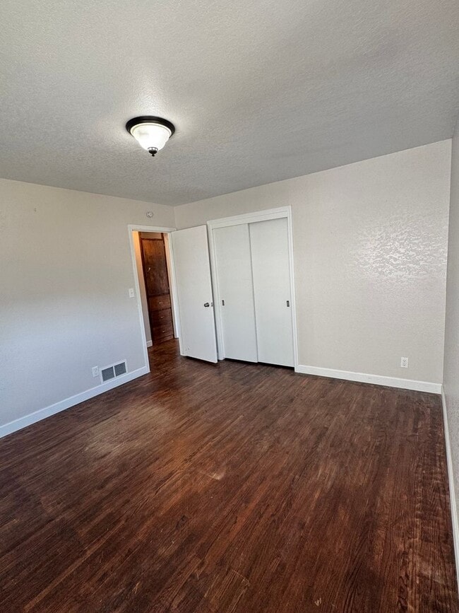 Building Photo - 1109 N18th Triplex