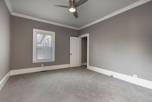 Building Photo - 2144 Lakeside Dr