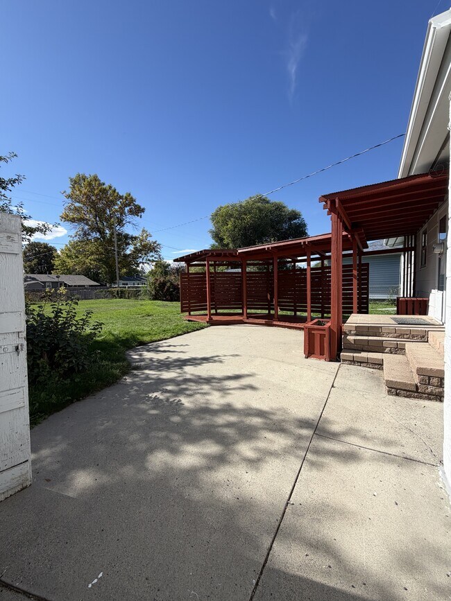 Building Photo - 2520 Lillis Ln